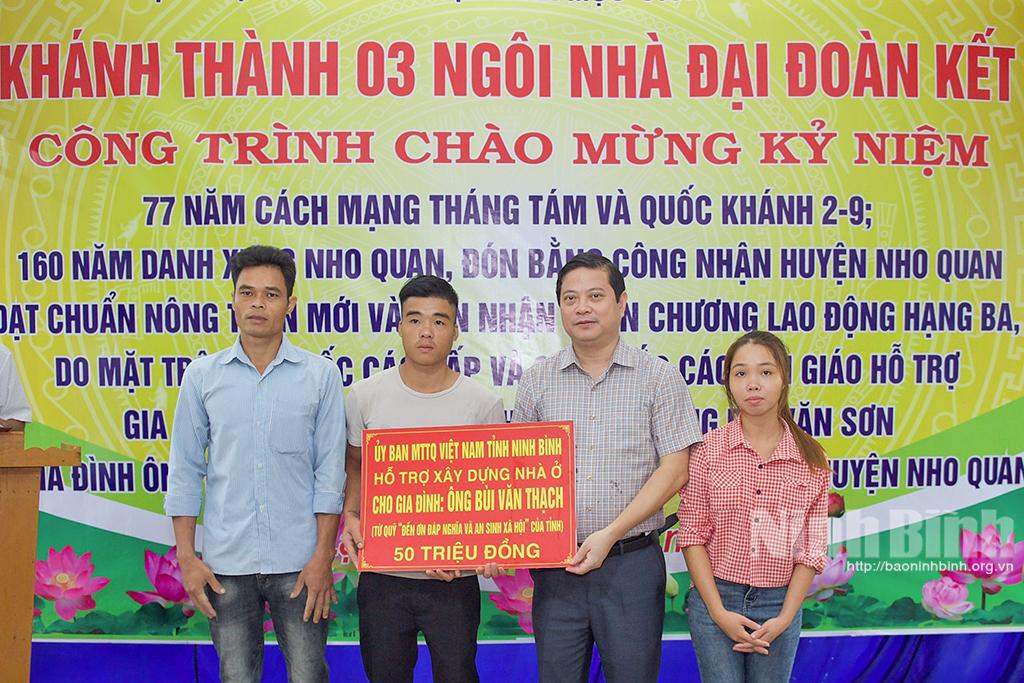 Khánh thành 3 ngôi nhà Đại đoàn kết tại xã Quảng Lạc