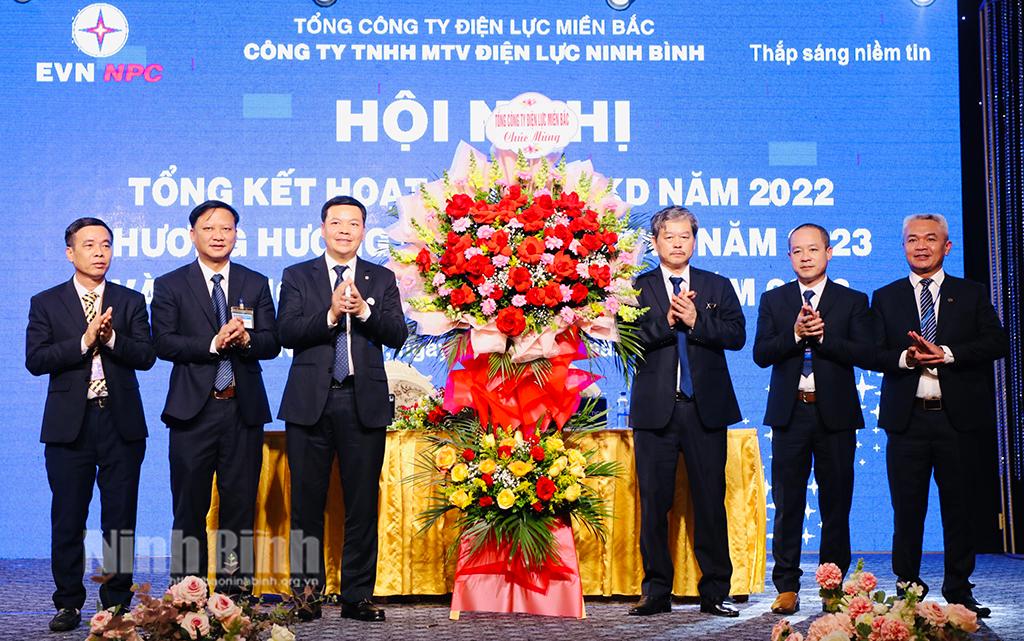 Công ty Điện lực Ninh Bình triển khai nhiệm vụ năm 2023