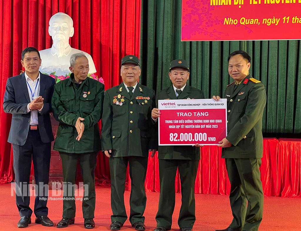 Viettel Ninh Bình tặng quà Tết tại Trung tâm Điều dưỡng thương binh Nho Quan