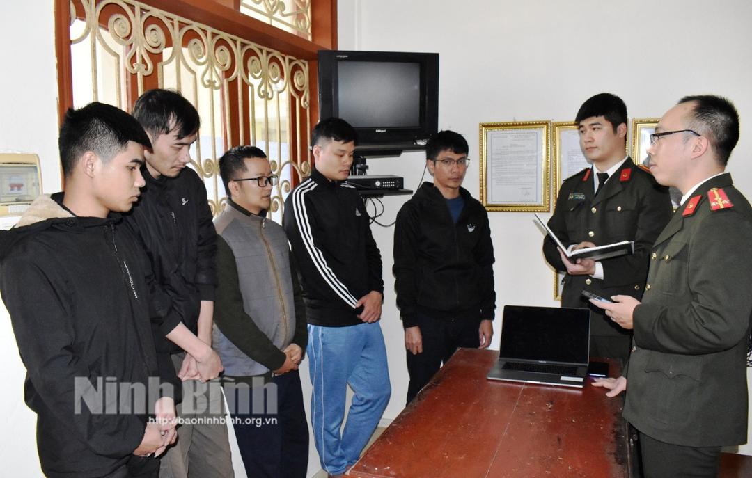 Bắt giữ 5 đối tượng tổ chức đánh bạc trên không gian mạng với số tiền gần 400 tỷ đồng