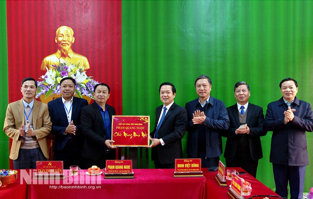 Đồng chí Chủ tịch UBND tỉnh chúc Tết các xã sau khi sáp nhập của huyện Kim Sơn