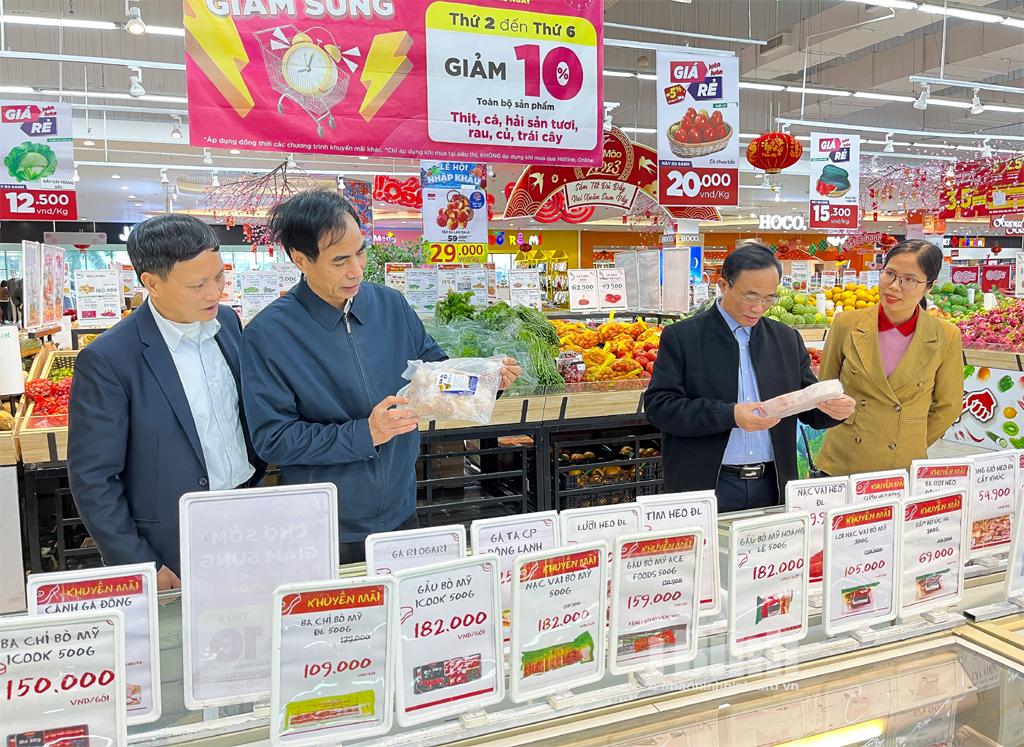 Kiểm tra công tác bình ổn giá các mặt hàng thiết yếu trong dịp Tết