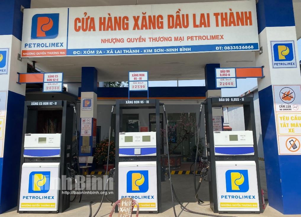 Hai cửa hàng xăng dầu bị xử phạt do ngừng bán hàng