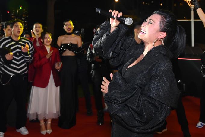 Phương Thanh làm mới hit 'Giã từ dĩ vãng' sau 25 năm