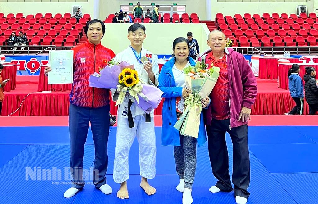 "Thắng lợi kép" của võ sỹ Nguyễn Hoàng Thành và niềm hy vọng SEA Games 32