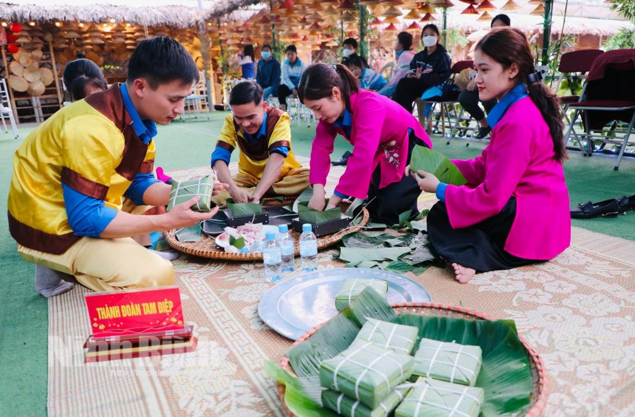 Hội thi gói bánh chưng "Tết ấm tình thương"