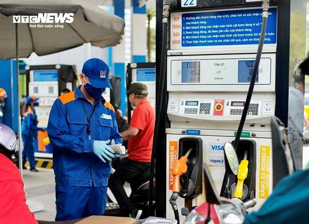 Lùi ngày điều chỉnh giá xăng dầu, dự báo giá có thể giảm