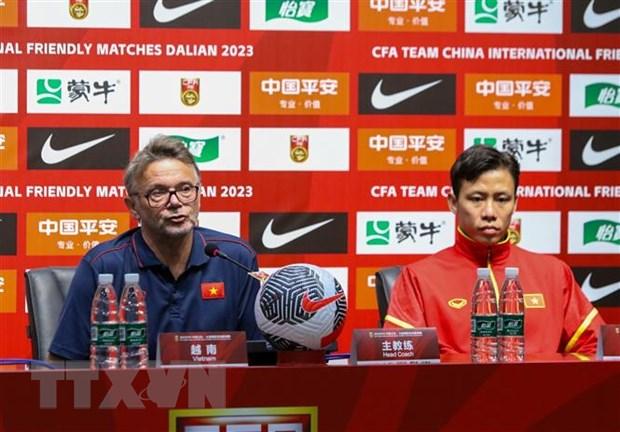 HLV Troussier: Tuyển Việt Nam sẵn sàng cho trận gặp Tuyển Trung Quốc