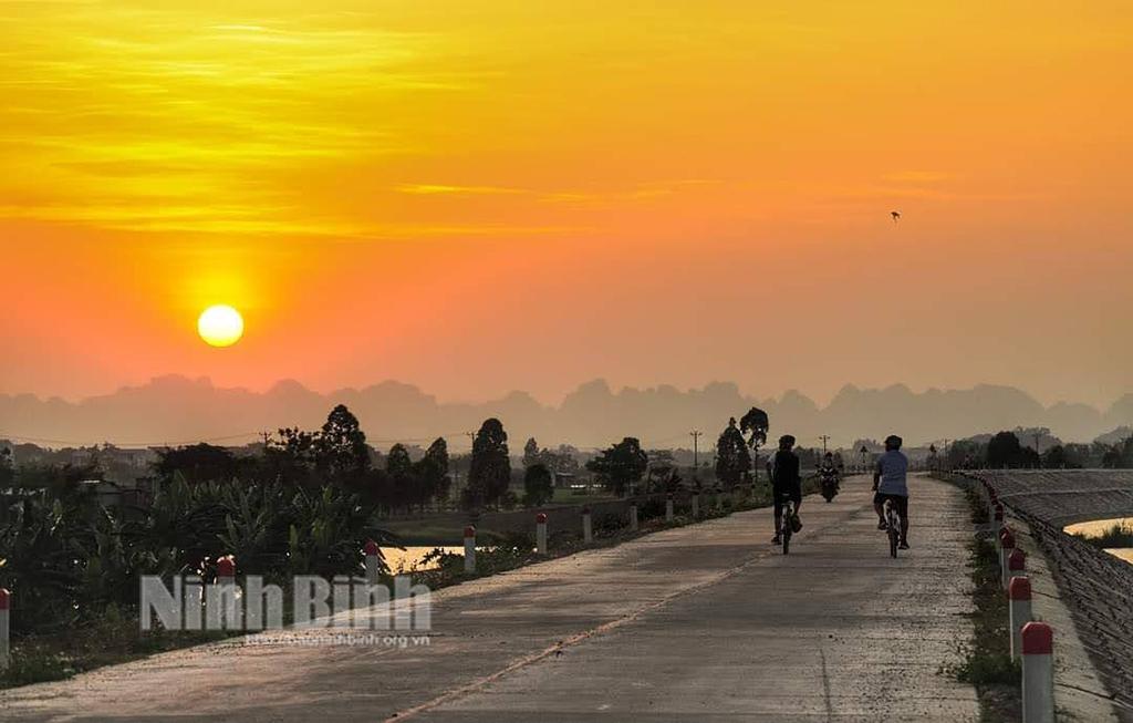 Đắm mình trong ánh hoàng hôn quê nhà