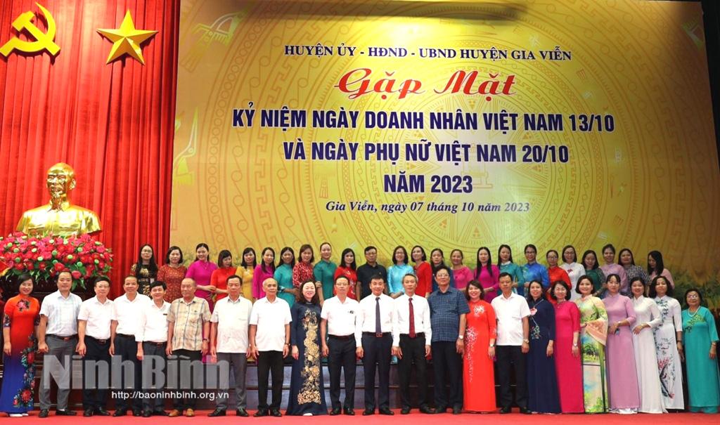 Gia Viễn: Gặp mặt kỷ niệm Ngày Doanh nhân Việt Nam và Ngày phụ nữ Việt Nam