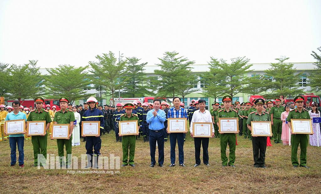 Diễn tập phương án chữa cháy và cứu nạn cứu hộ cấp tỉnh năm 2023