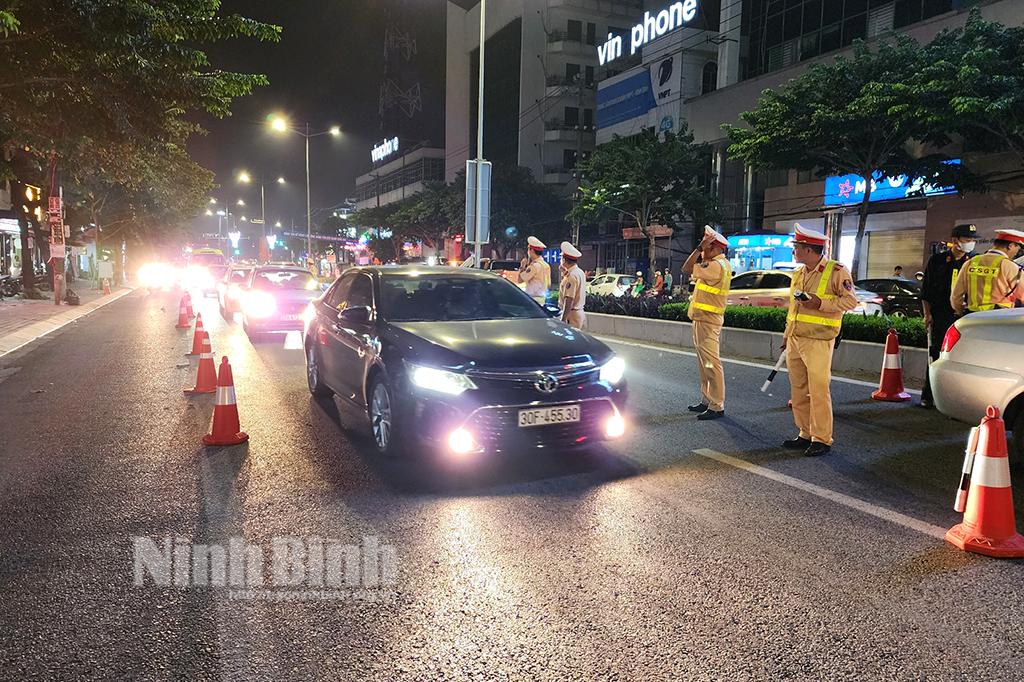 Ghi nhận trong ngày đầu Tổ công tác Bộ Công an kiểm soát giao thông tại Ninh Bình