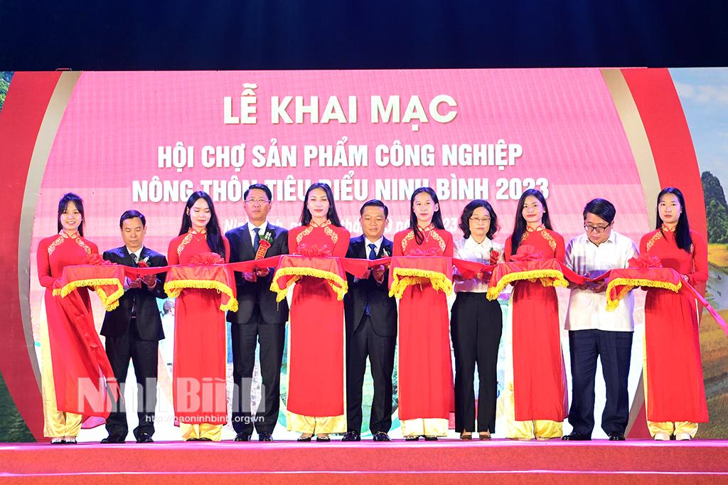 Khai mạc Hội chợ sản phẩm công nghiệp nông thôn tiêu biểu Ninh Bình 2023