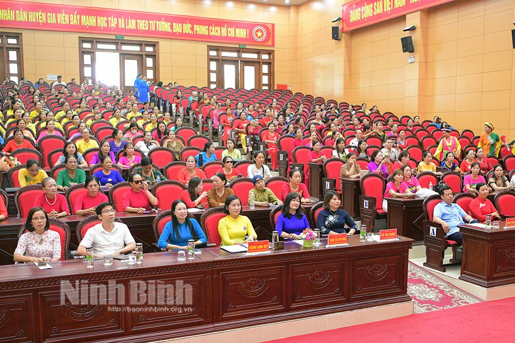 Hội Liên hiệp Phụ nữ huyện Gia Viễn tổ chức chương trình giao lưu "Hoa tháng Mười"