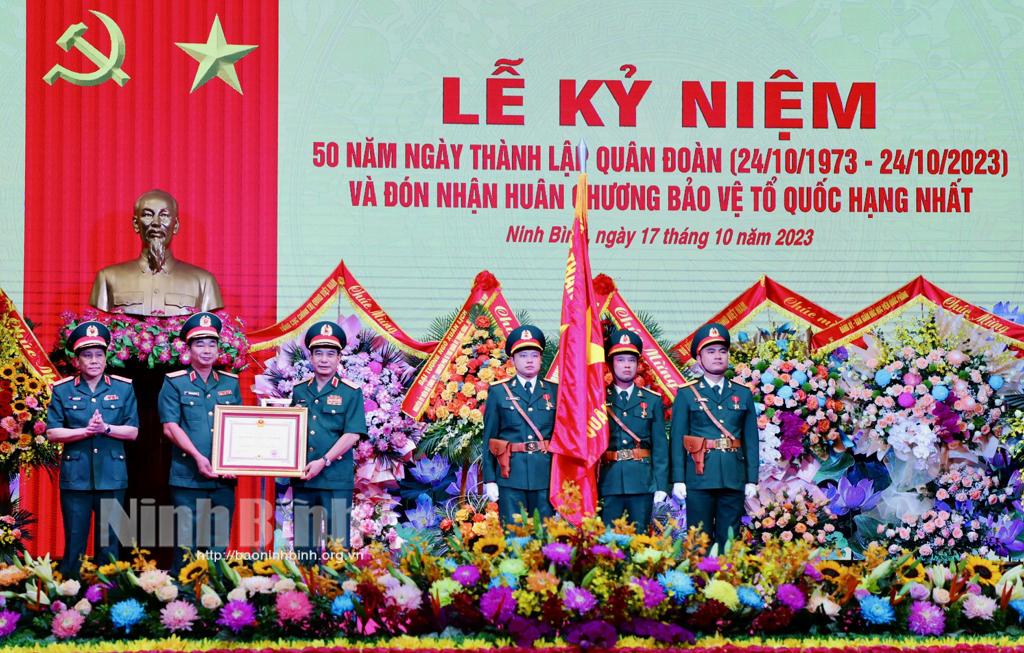 Quân đoàn 1 đón nhận Huân chương Bảo vệ Tổ quốc hạng Nhất