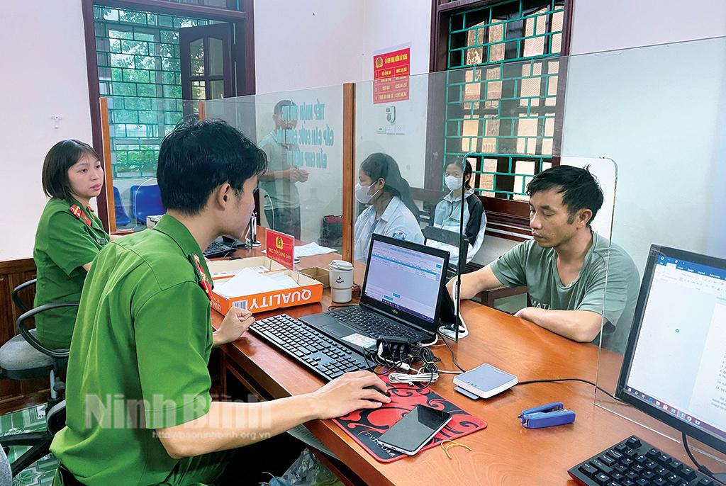 Tích cực triển khai cài đặt, kích hoạt định danh điện tử