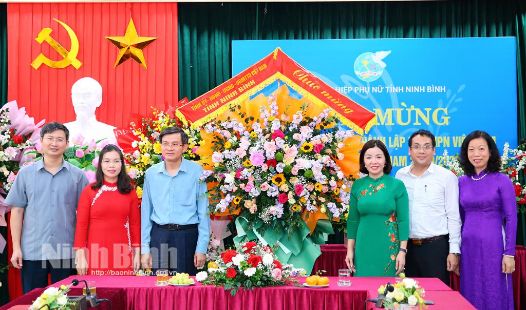 Đồng chí Bí thư Tỉnh ủy chúc mừng Hội Liên hiệp Phụ nữ tỉnh nhân Ngày Phụ nữ Việt Nam 20/10