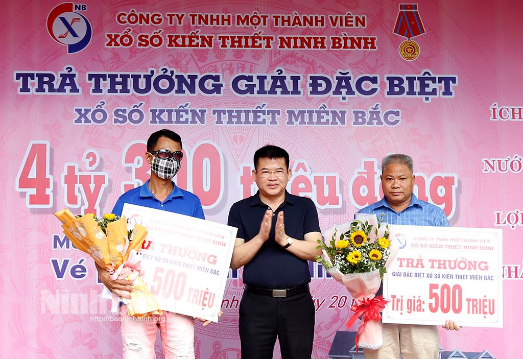 Trao thưởng giải đặc biệt xổ số kiến thiết miền Bắc