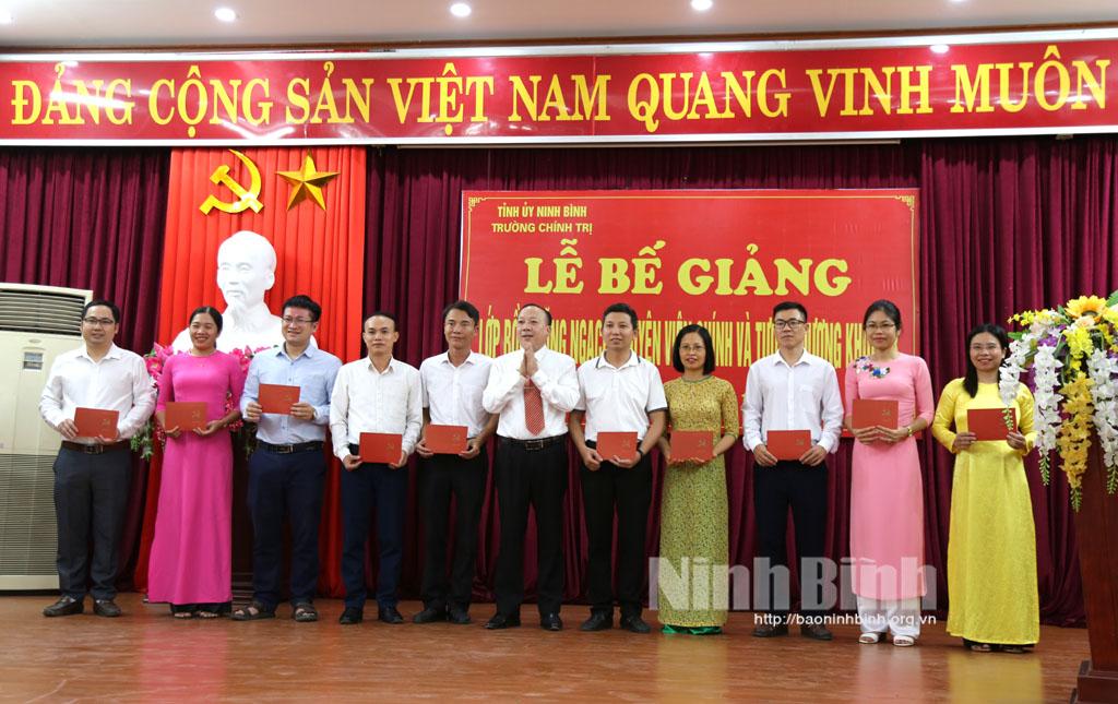 Bế giảng Lớp bồi dưỡng ngạch chuyên viên chính và tương đương khóa 23