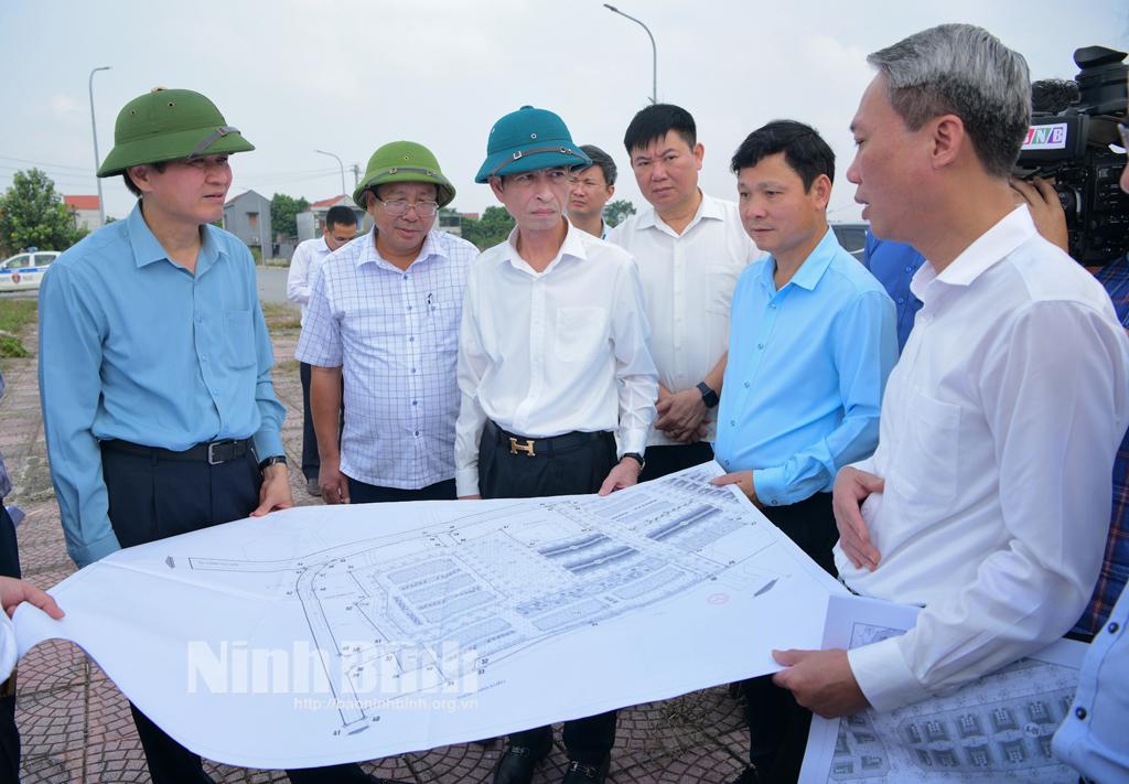 Đồng chí Bí thư Tỉnh ủy khảo sát một số công trình, dự án tại huyện Gia Viễn