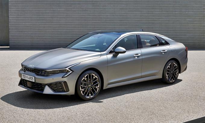 Kia K5 bản nâng cấp ra mắt, giá từ 20.500 USD