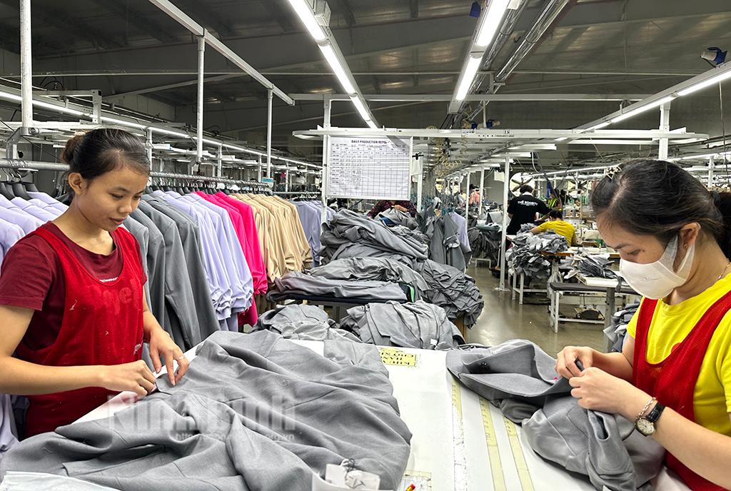 Doanh nghiệp tiếp tục vượt khó duy trì sản xuất, giữ chân người lao động