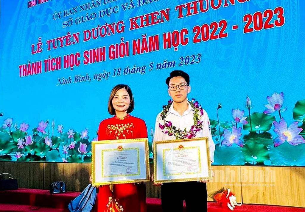 Cô giáo miền núi tâm huyết với bộ môn Lịch sử