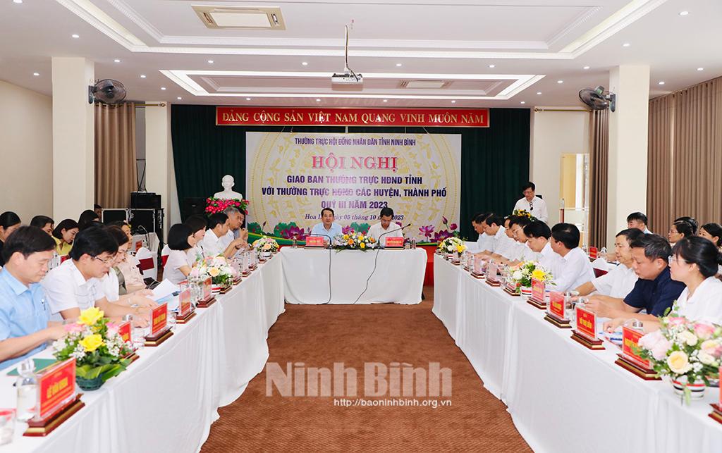 Hội nghị giao ban Thường trực HĐND tỉnh với Thường trực HĐND các huyện, thành phố quý III