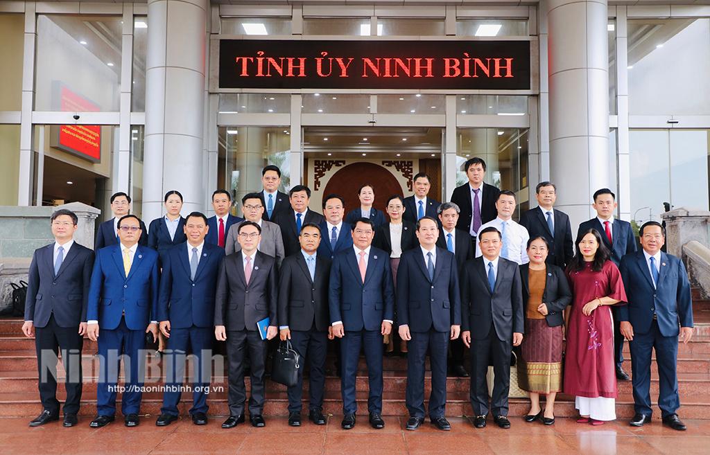Đoàn đại biểu cấp cao Thủ đô Viêng Chăn chào xã giao lãnh đạo tỉnh Ninh Bình