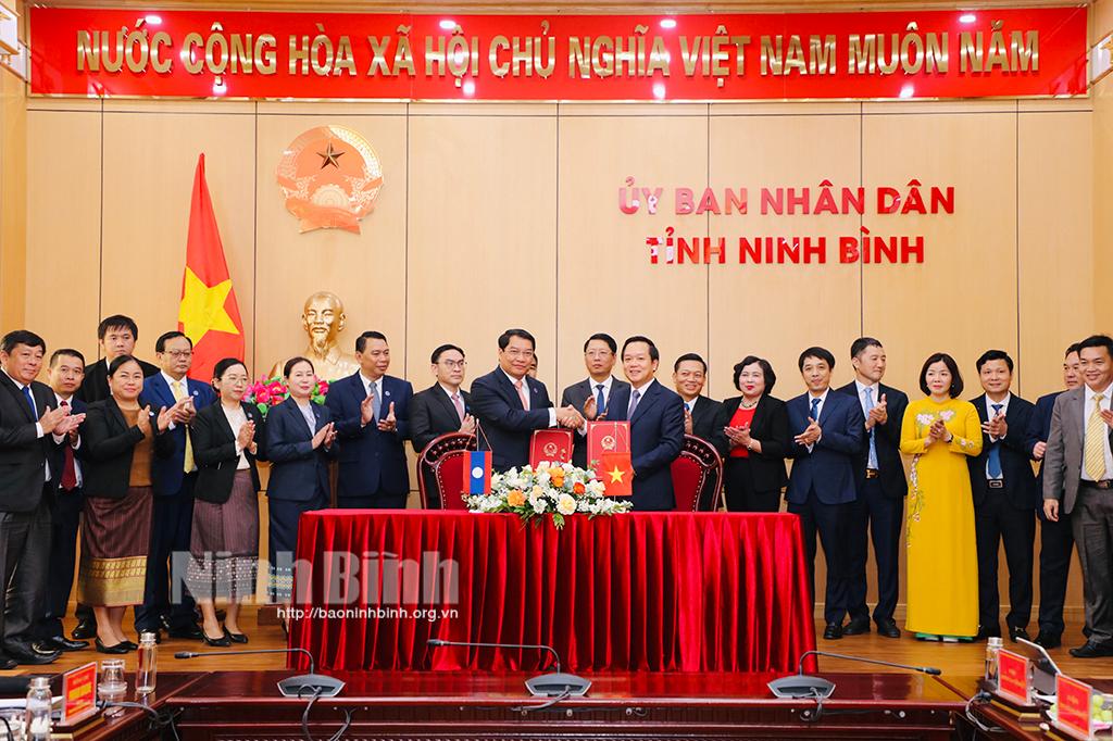 Đoàn đại biểu cấp cao thủ đô Viêng Chăn làm việc với UBND tỉnh