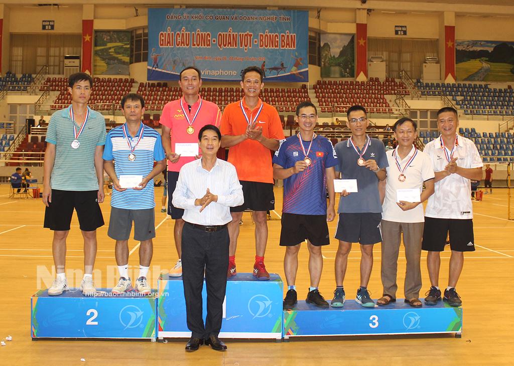 Trao giải môn bóng bàn, quần vợt Giải Cầu lông, Quần vợt, Bóng bàn Đảng ủy Khối Cơ quan và Doanh nghiệp tỉnh