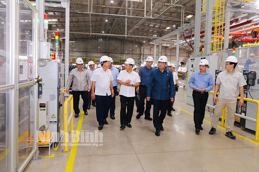 Đoàn đại biểu cấp cao Thủ đô Viêng Chăn khảo sát tại Nhà máy Hyundai Thành Công Việt Nam số 2