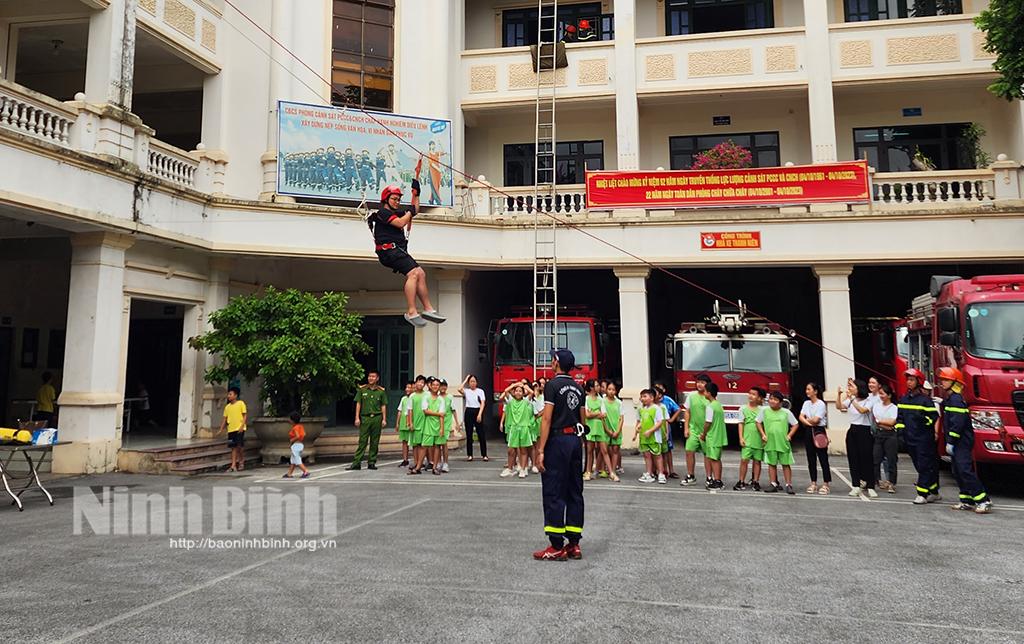 Trải nghiệm, thực hành chữa cháy và cứu nạn, cứu hộ