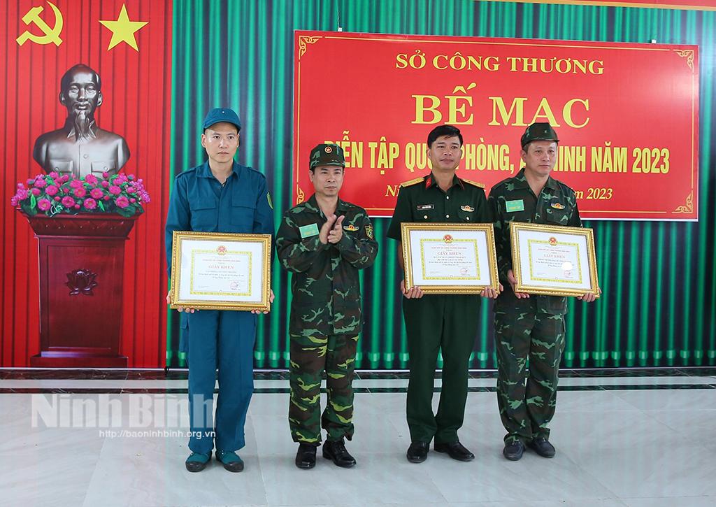 Bế mạc diễn tập quốc phòng - an ninh Sở Công Thương năm 2023