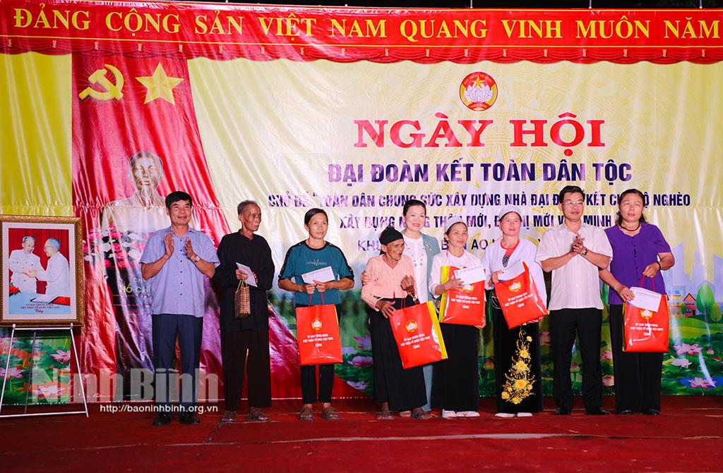 Đồng chí Phó Chủ tịch Ủy ban Trung ương MTTQ Việt Nam dự Ngày hội Đại đoàn kết toàn dân tộc ở bản Ao Lươn
