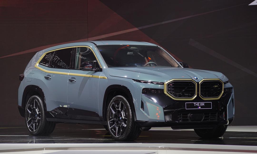 BMW XM - SUV hybrid giá gần 11 tỷ đồng