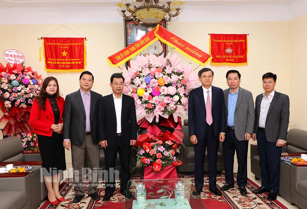 Đồng chí Bí thư Tỉnh ủy chúc mừng Ủy ban MTTQ Việt Nam tỉnh nhân kỷ niệm ngày truyền thống