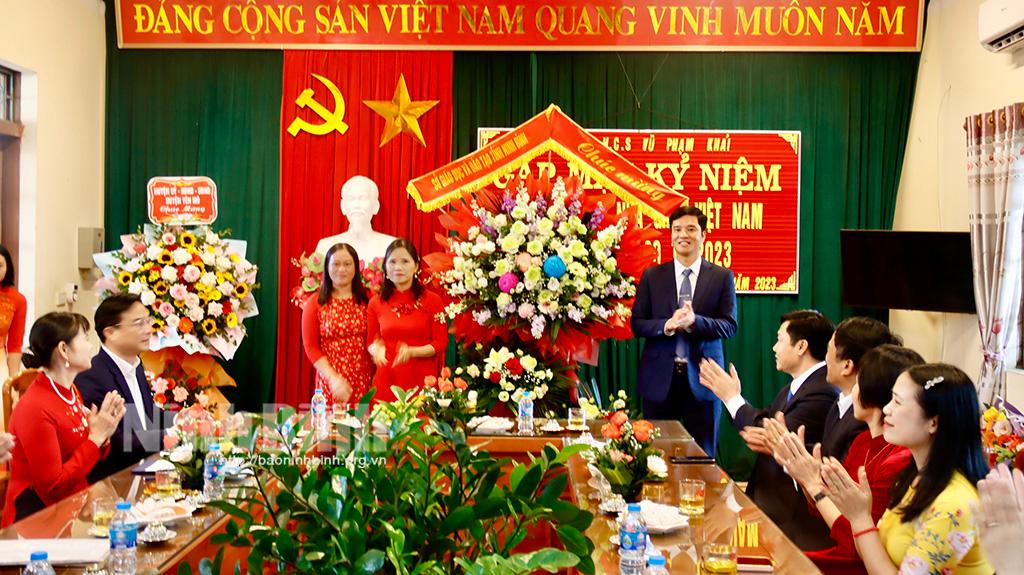 Lãnh đạo Sở Giáo dục và Đào tạo chúc mừng các cơ sở giáo dục nhân ngày Nhà giáo Việt Nam 20/11