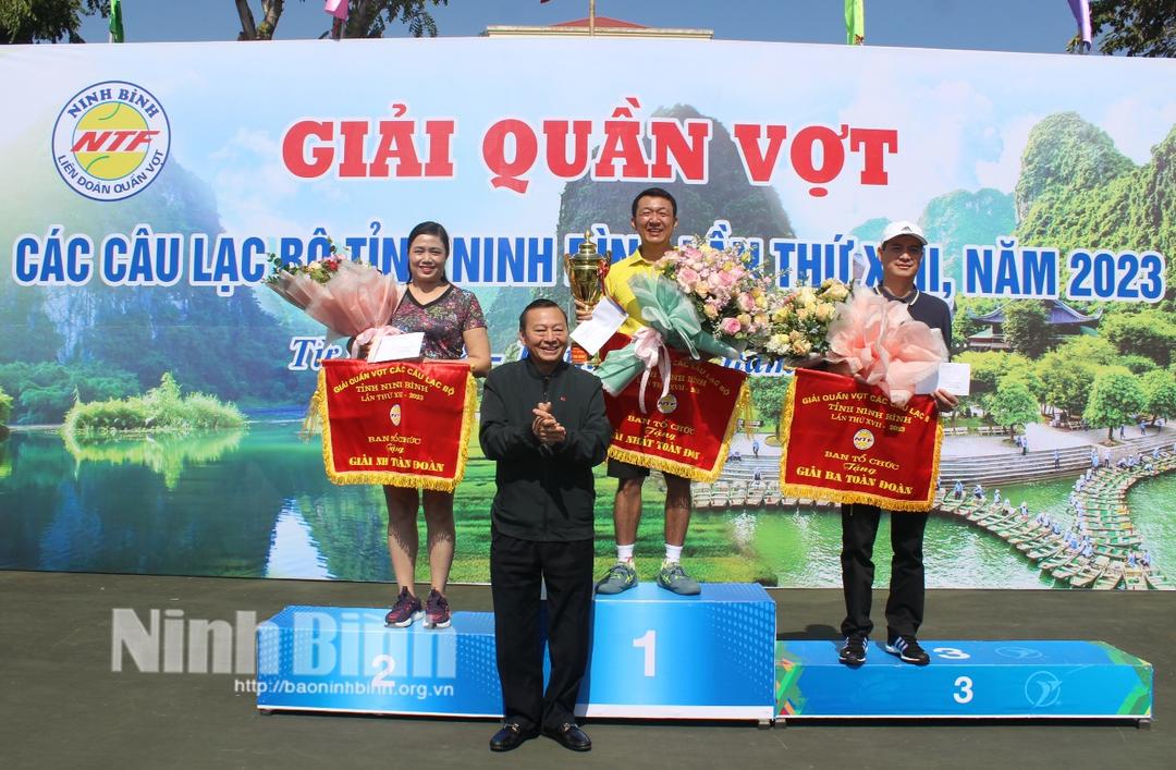 Trao thưởng Giải quần vợt các câu lạc bộ tỉnh Ninh Bình lần thứ XVII