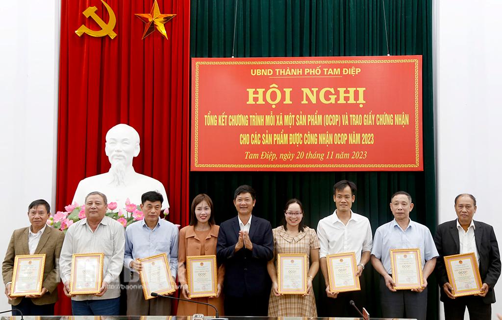 Thành phố Tam Điệp trao giấy chứng nhận OCOP cho 13 sản phẩm