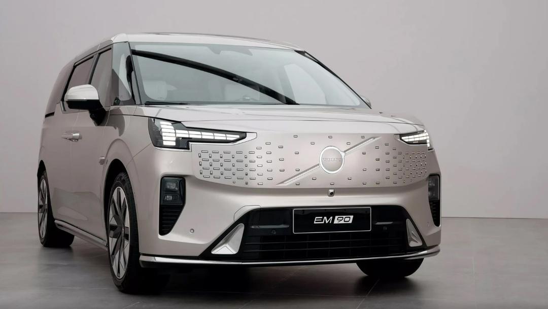 Xe điện gia đình Volvo EM90 'gốc' Trung Quốc có giá gần 2,8 tỉ đồng