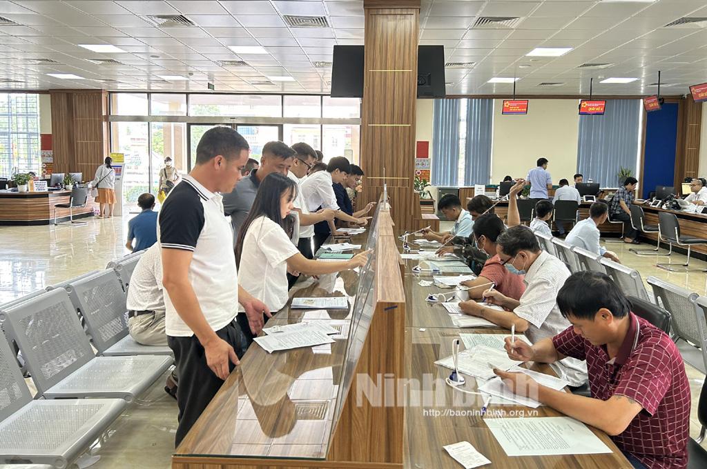 Từng bước hiện đại hóa phương thức chỉ đạo, điều hành phục vụ người dân, doanh nghiệp