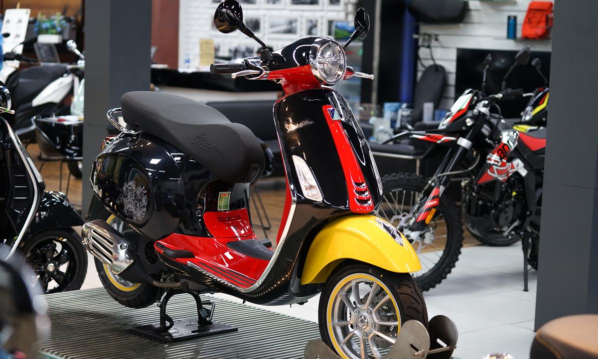 Vespa Primavera phiên bản Mickey giá 86,8 triệu đồng