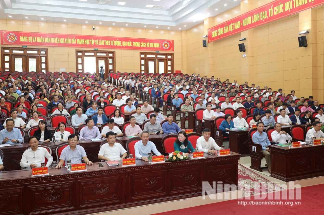 Thường trực Huyện ủy Gia Viễn đối thoại với cán bộ, hội viên nông dân