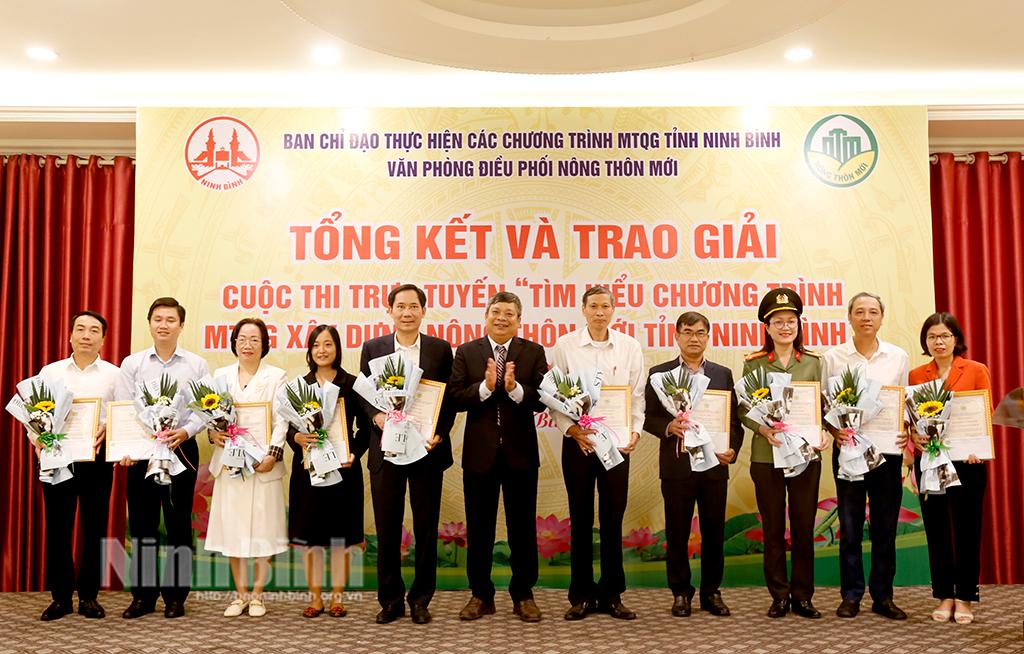 Trao giải Cuộc thi trực tuyến "Tìm hiểu về Chương trình mục tiêu quốc gia xây dựng nông thôn mới tỉnh Ninh Bình năm 2023"