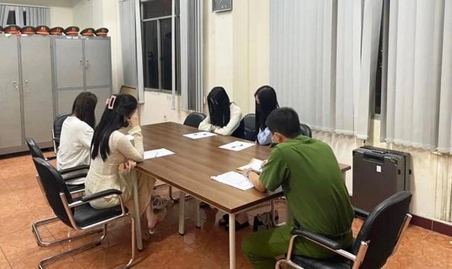 Bắt quả tang người mẫu, hoa khôi ngành làm đẹp châu Á bán dâm