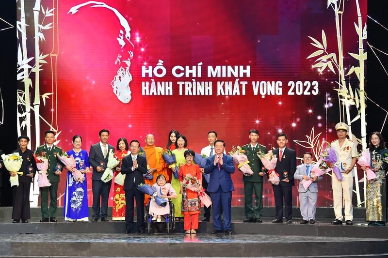 Exemplars in studying and following Uncle Ho's ideology honoured