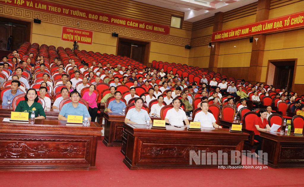 Thường trực Huyện ủy Yên Khánh đối thoại với cán bộ, hội viên nông dân