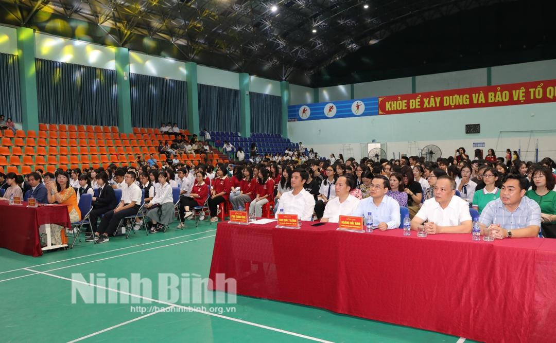 Chương trình giao lưu văn hóa giữa Đoàn học sinh THPT thành phố Saiki với học sinh Trường THPT chuyên Lương Văn Tụy