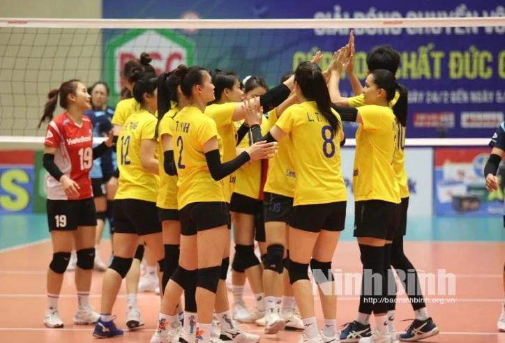 Tuyển nữ Ninh Bình LienVietPostBank thua trận đầu tiên tại vòng II Giải bóng chuyền vô địch quốc gia Cúp Hóa chất Đức Giang 2023
